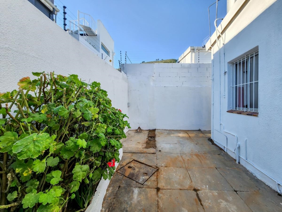 To Let 4 Bedroom Property for Rent in Sea Point Western Cape